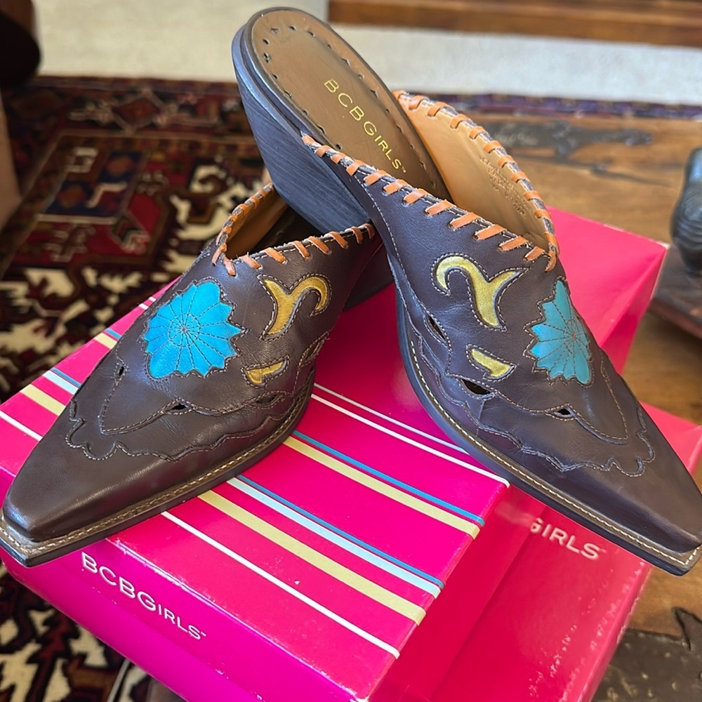 Vintage BCBGirls choco/yel combo calf size 7.5